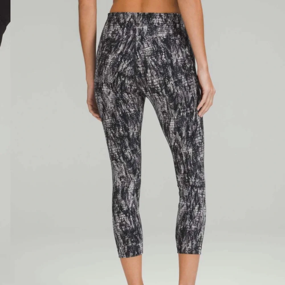 Lululemon InStill High-Rise Crop 23